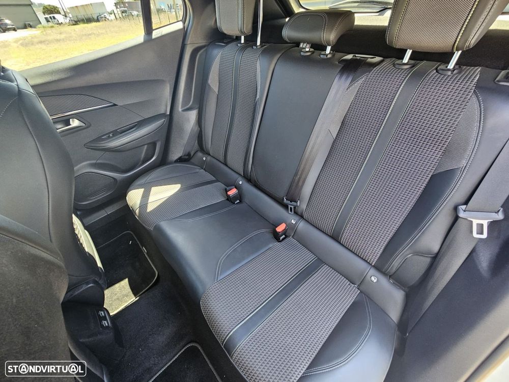 Peugeot 2008 1.2 PureTech GT - 21