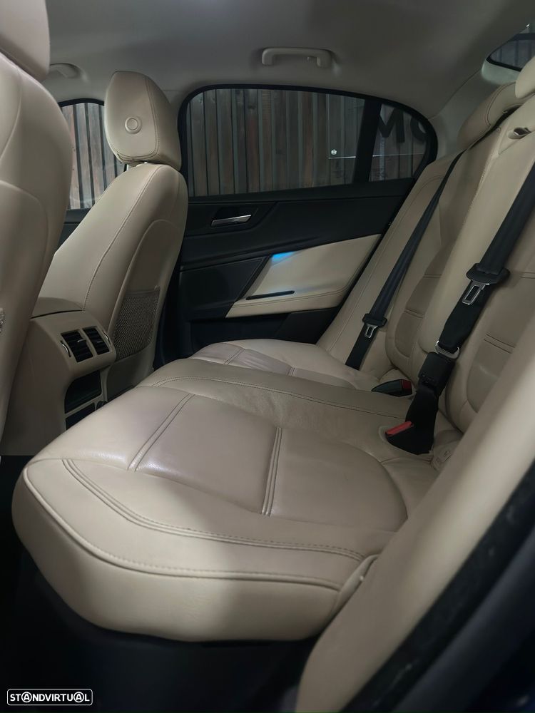 Jaguar XE 2.0 D Prestige Aut. - 12
