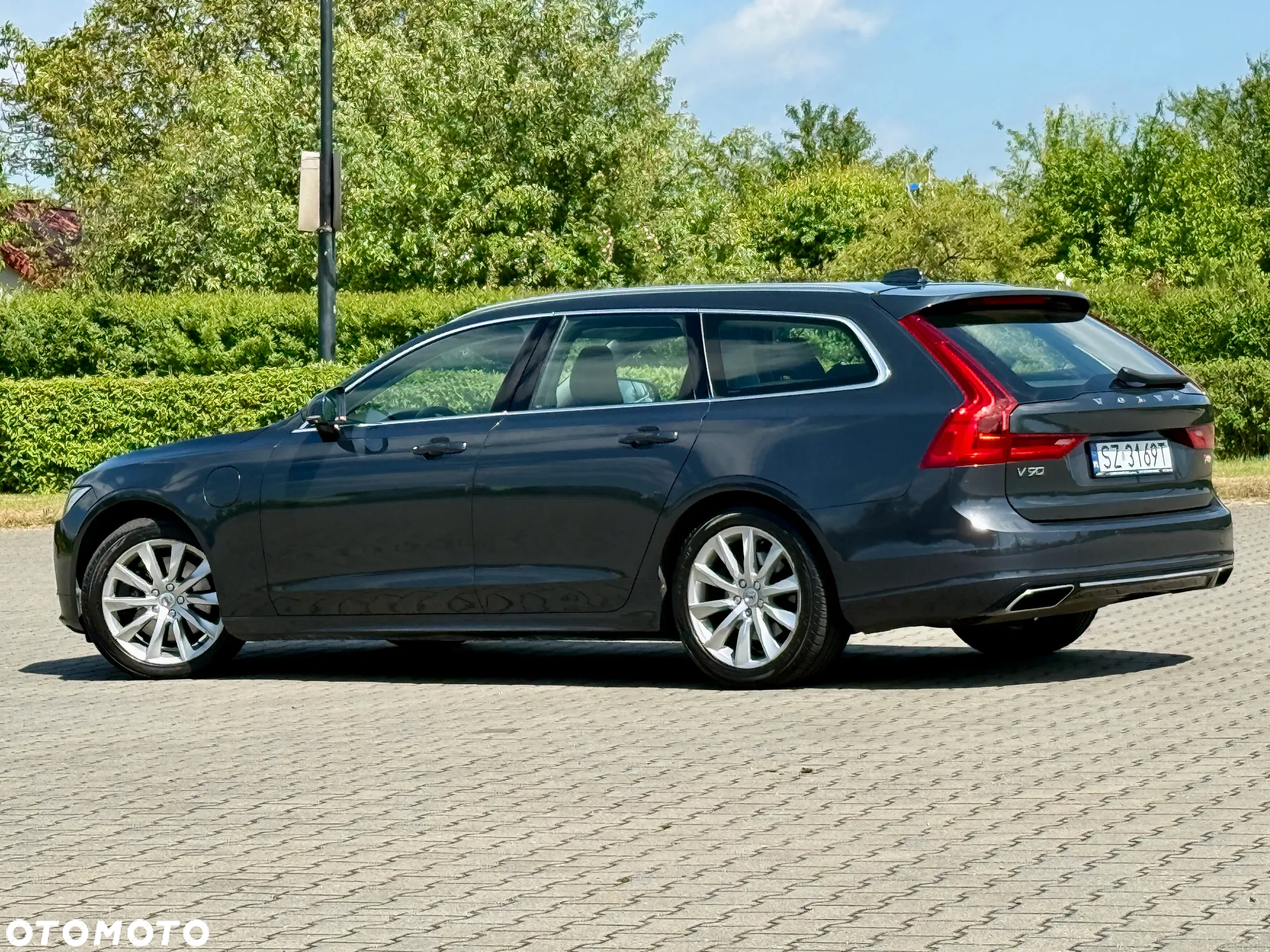 Volvo V90 T8 AWD Plug-In Hybrid Momentum Pro - 5