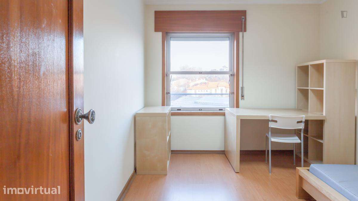 Quarto - localizado em Paranhos Porto - Grande imagem: 5/32