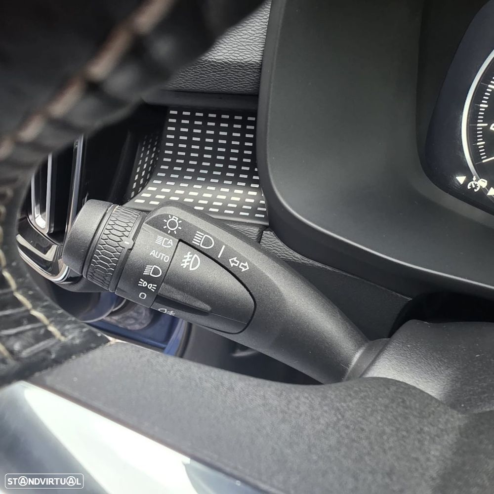 Volvo XC 40 2.0 D3 R-Design Geartronic - 23