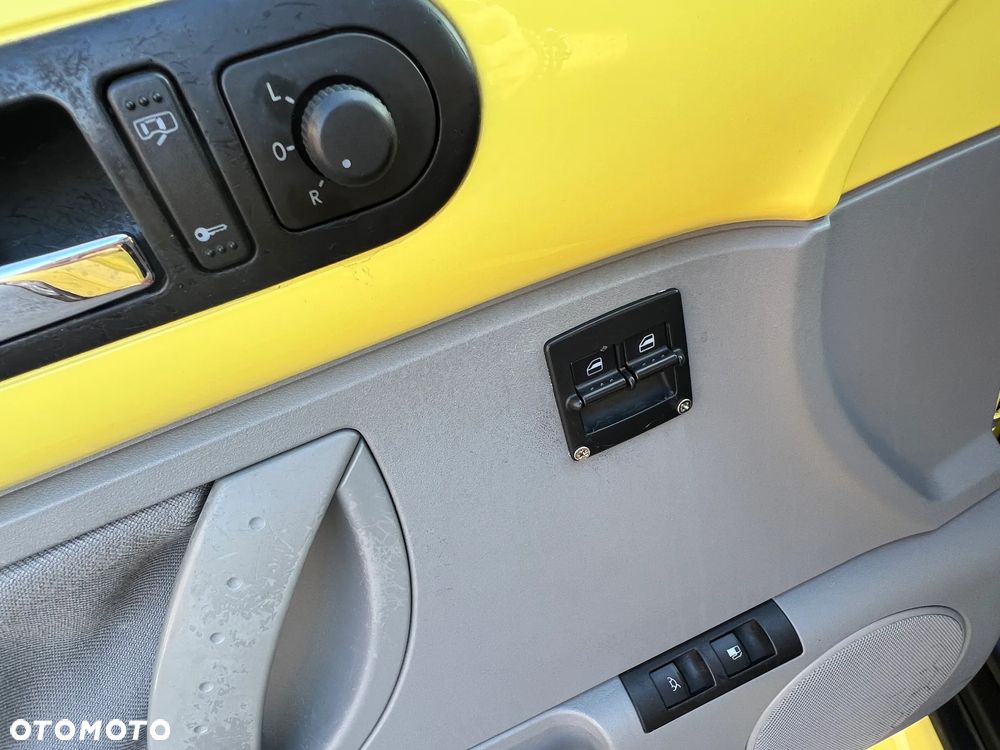 Volkswagen New Beetle 2.0 - 11