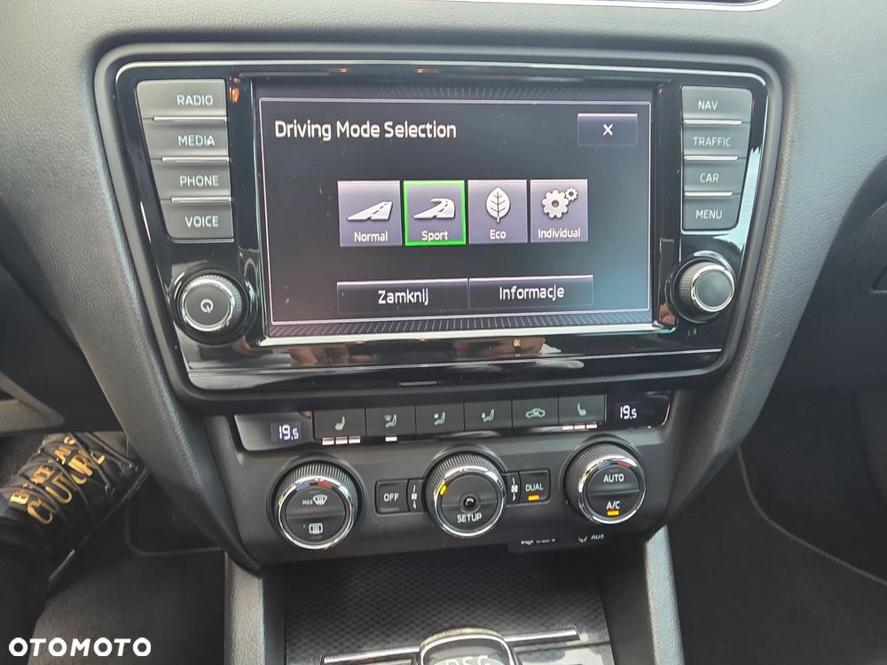 Skoda Octavia ver-combi-2-0-tdi-dsg-rs - 20