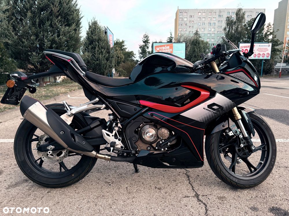QJMOTOR SRK 125R - 9