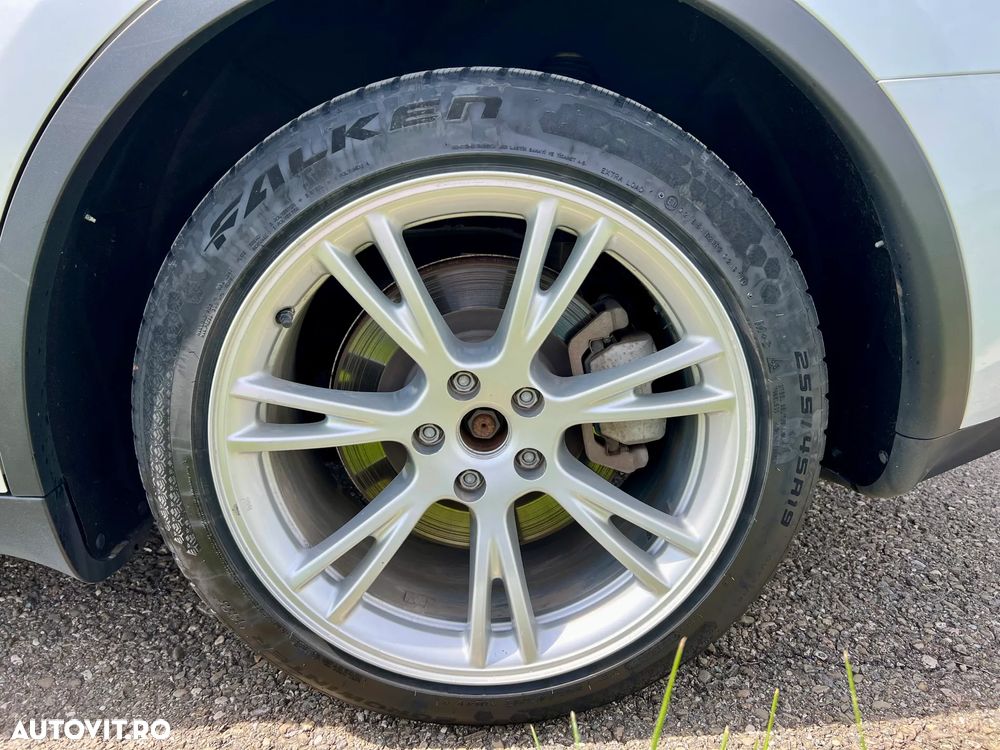 Tesla Model Y - 21