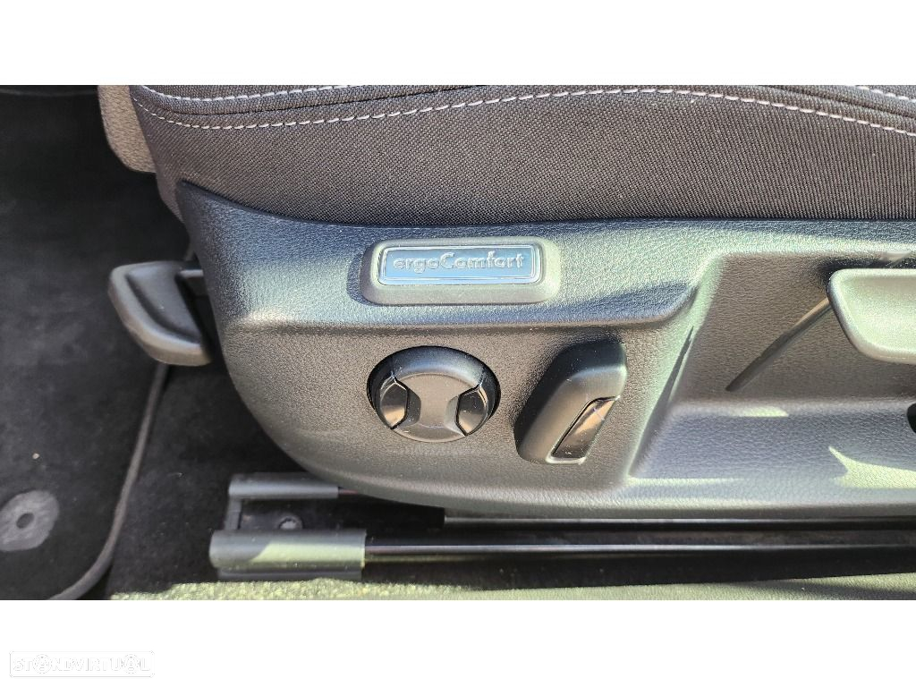 VW Passat Variant 2.0 TDi Business DSG - 10