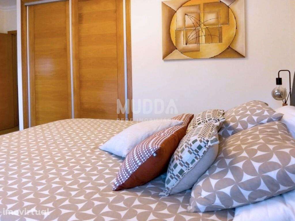 Moradia T3 Contemporânea com Suite, Painéis Solares, Garagem e Terraço - Grande imagem: 5/32