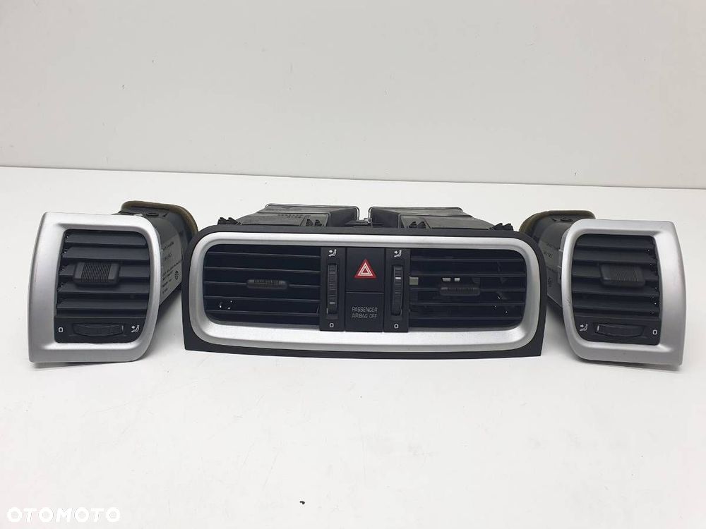 KRATKA KRATKI NAWIEWU DESKI KONSOLI SKODA ROOMSTER FABIA II 5J0820951 - 1