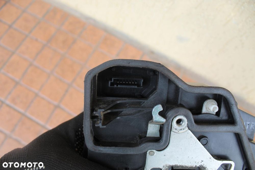 ZAMEK DRZWI PRAWY TYŁ 7PIN BMW E61 - 4