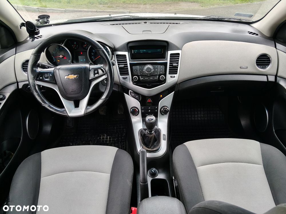 Chevrolet Cruze 1.8 LS - 16