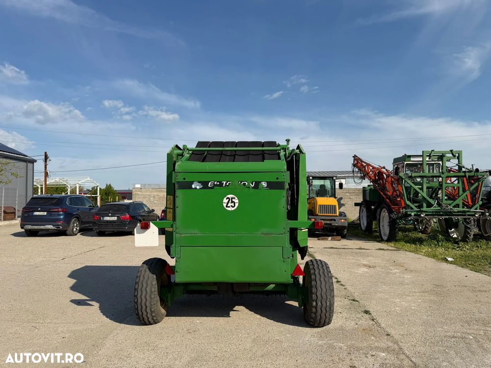 John Deere 572 - 2