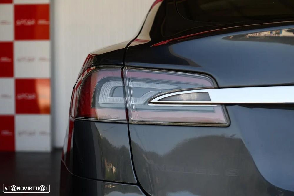 Tesla Model S - 17