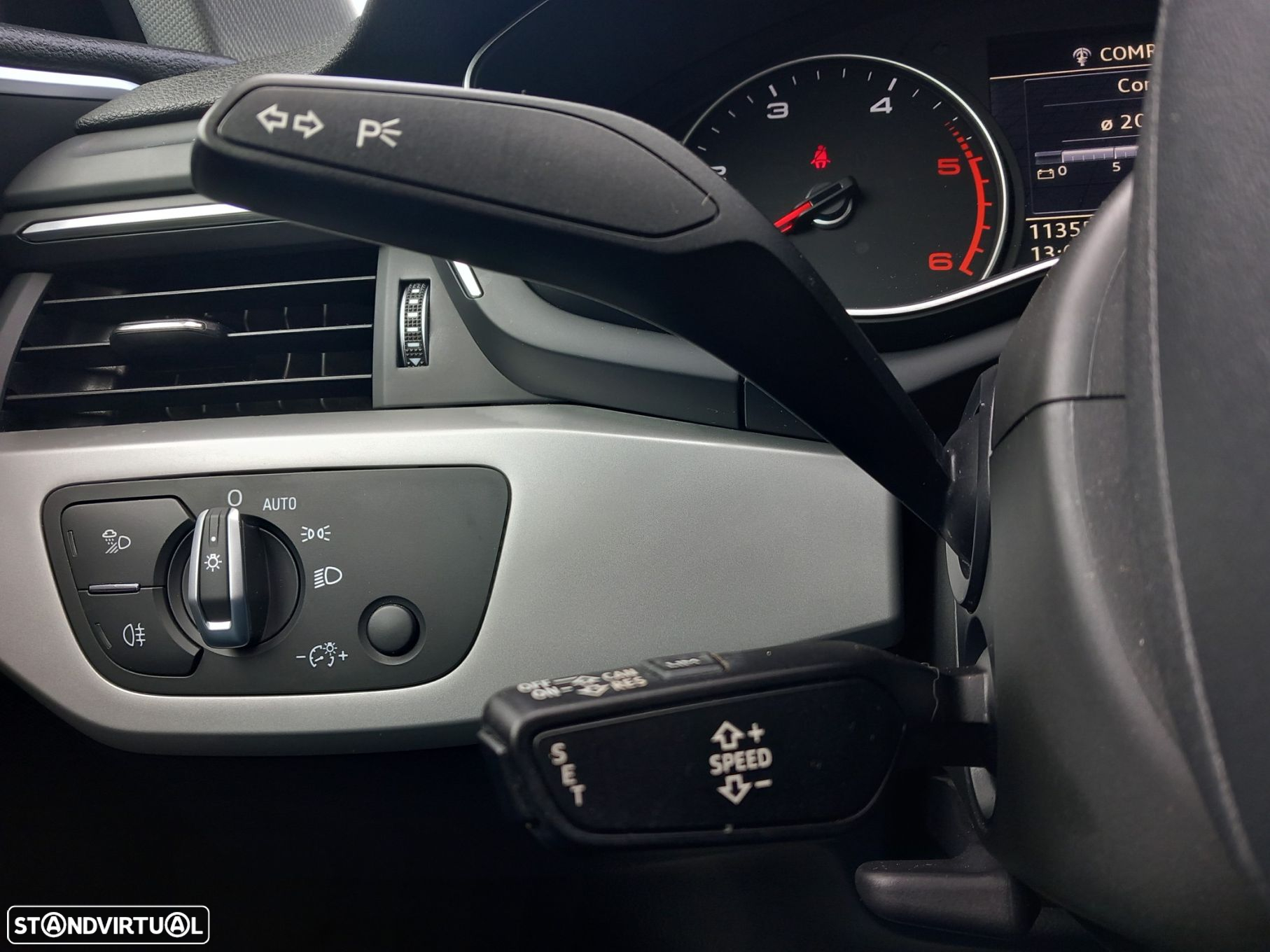 Audi A4 Avant 35 TDI Design S tronic - 32