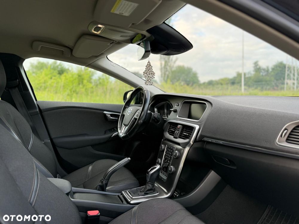 Volvo V40 D2 Momentum - 16