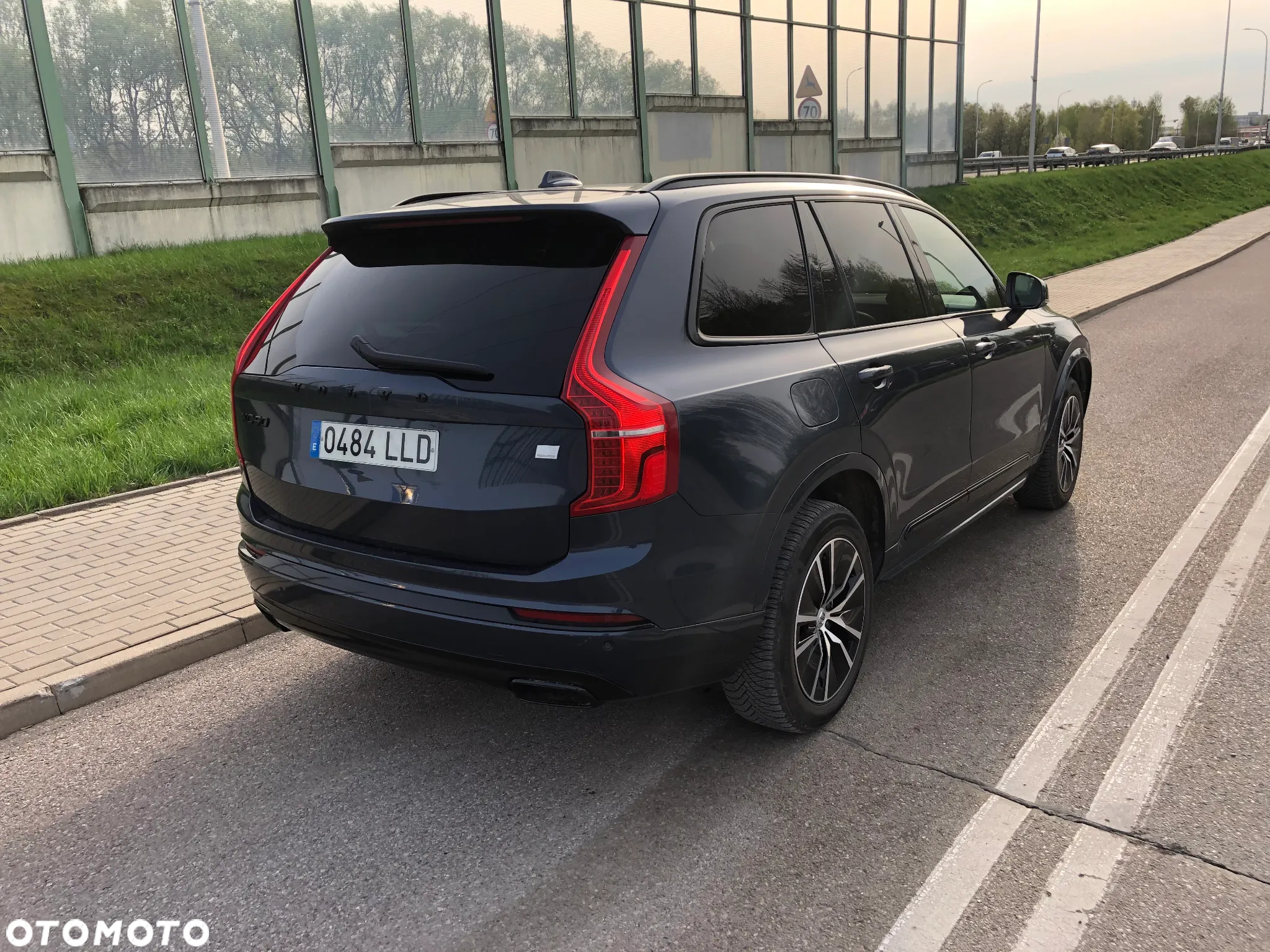 Volvo XC 90 T8 AWD Plug-In Hybrid Momentum 7os - 4