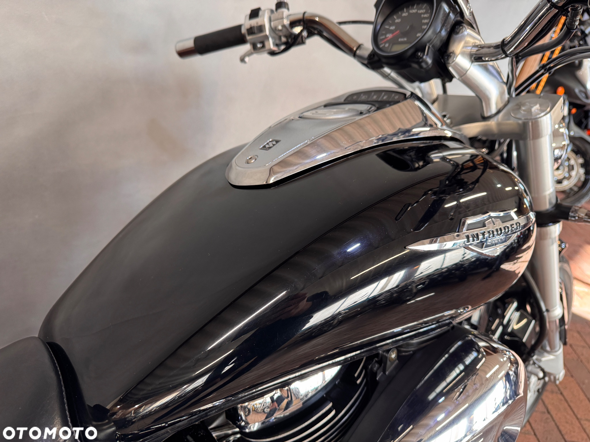 Suzuki Boulevard - 14