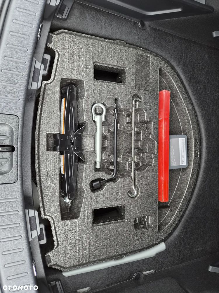 Toyota Corolla 2.0 Hybrid Style - 17