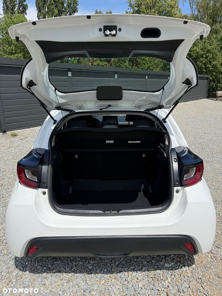 Mazda 2 Hybrid - 12