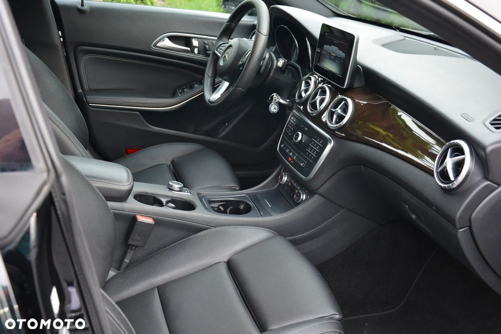 Mercedes-Benz CLA 250 4Matic 7G-DCT StreetStyle - 28