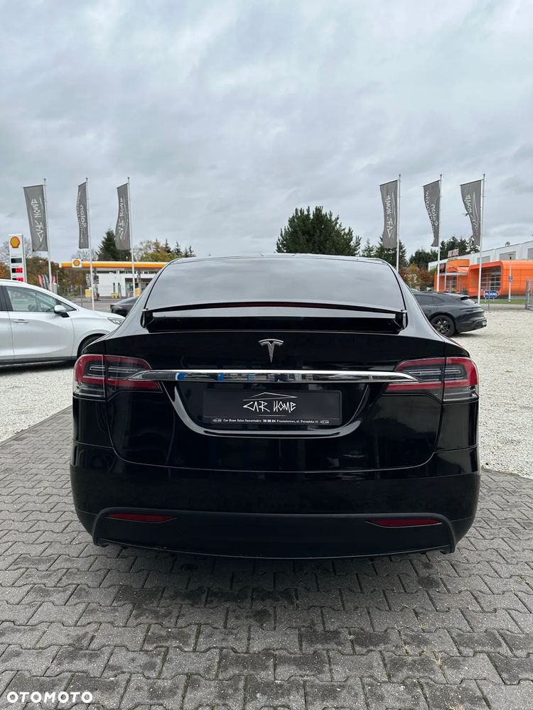 Tesla Model X - 5