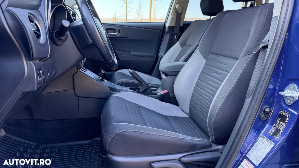 Toyota Auris 1.8 L VVT-i HSD Luna - 13