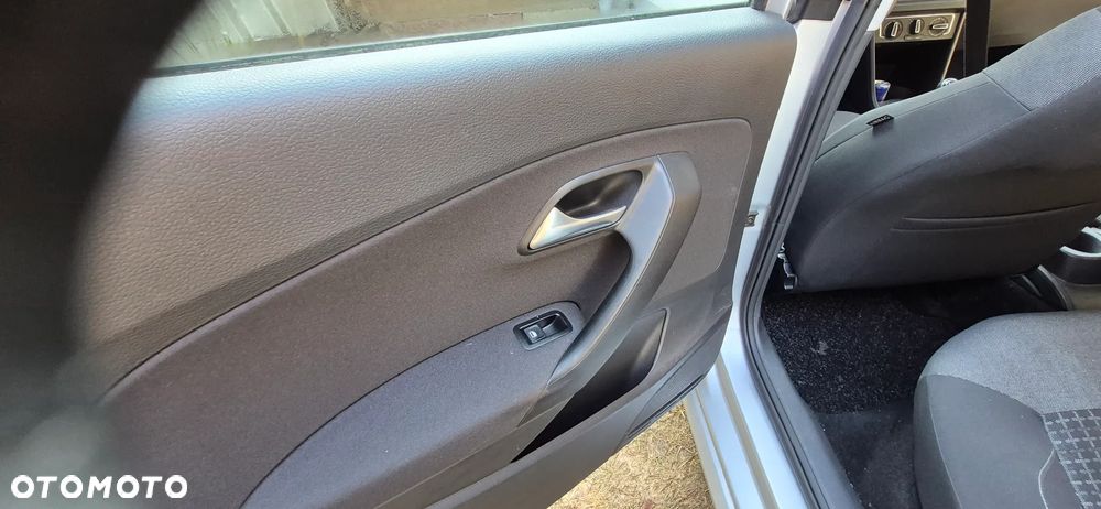 Volkswagen Polo 1.4 TDI (Blue Motion Technology) Comfortline - 16