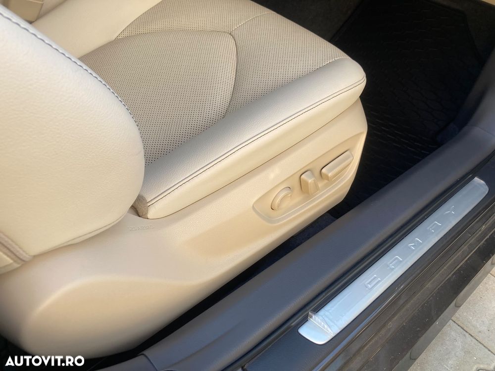 Toyota Camry Luxury - 16