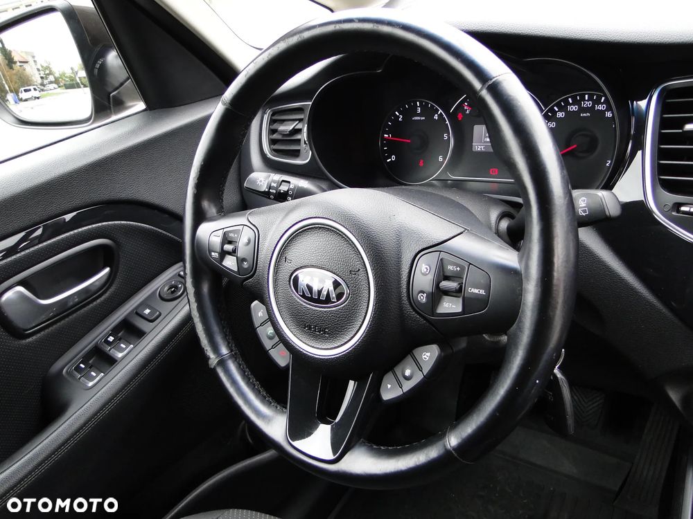 Kia Carens - 30