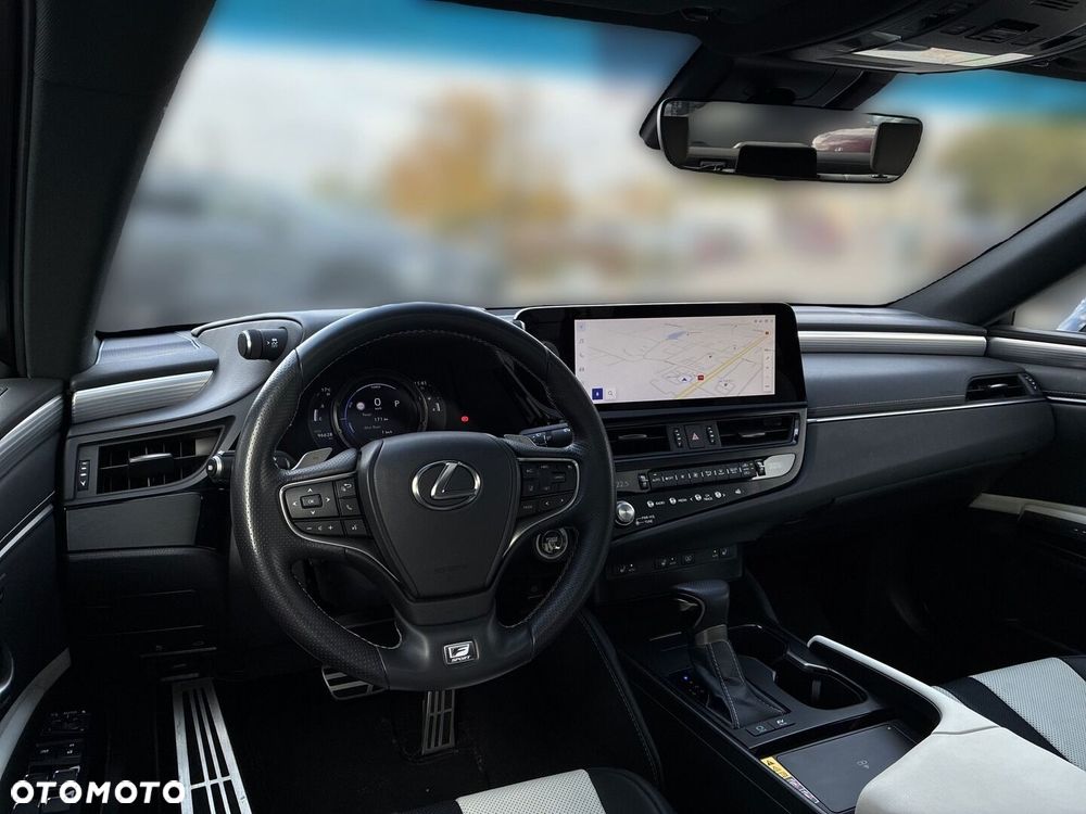 Lexus ES 300h F Sport Edition - 17
