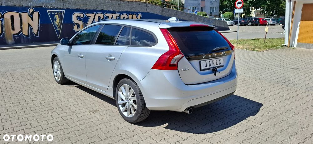 Volvo V60 D2 Summum - 6