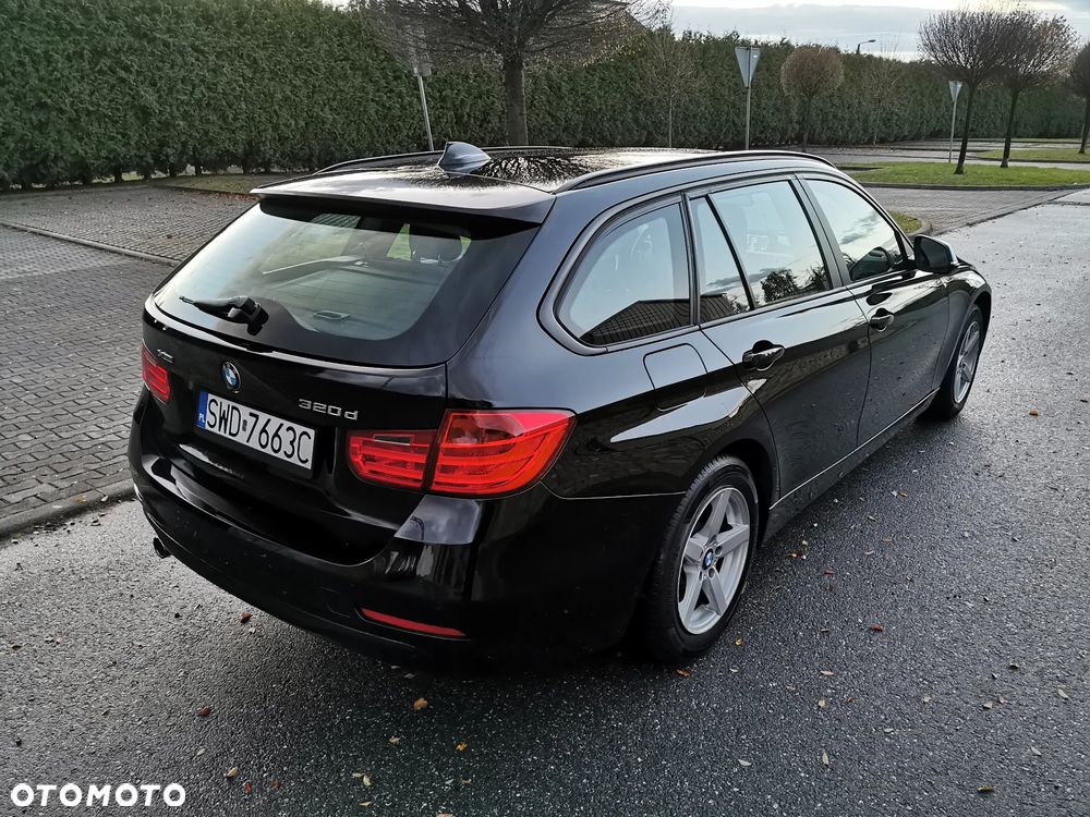 BMW Seria 3 320d Touring xDrive - 11