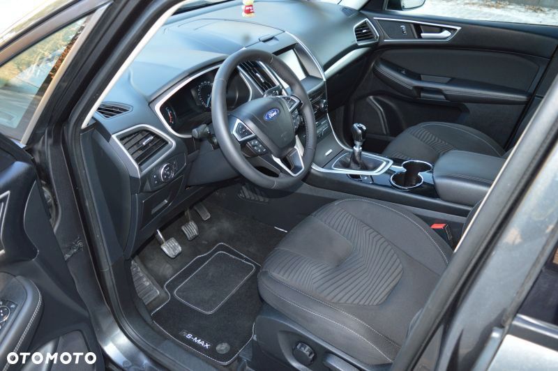 Ford S-Max - 12