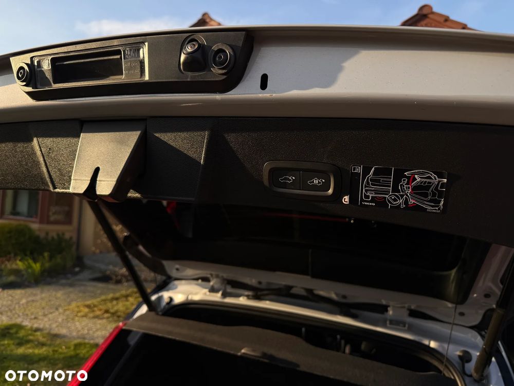 Volvo XC 40 T5 AWD R-Design - 18