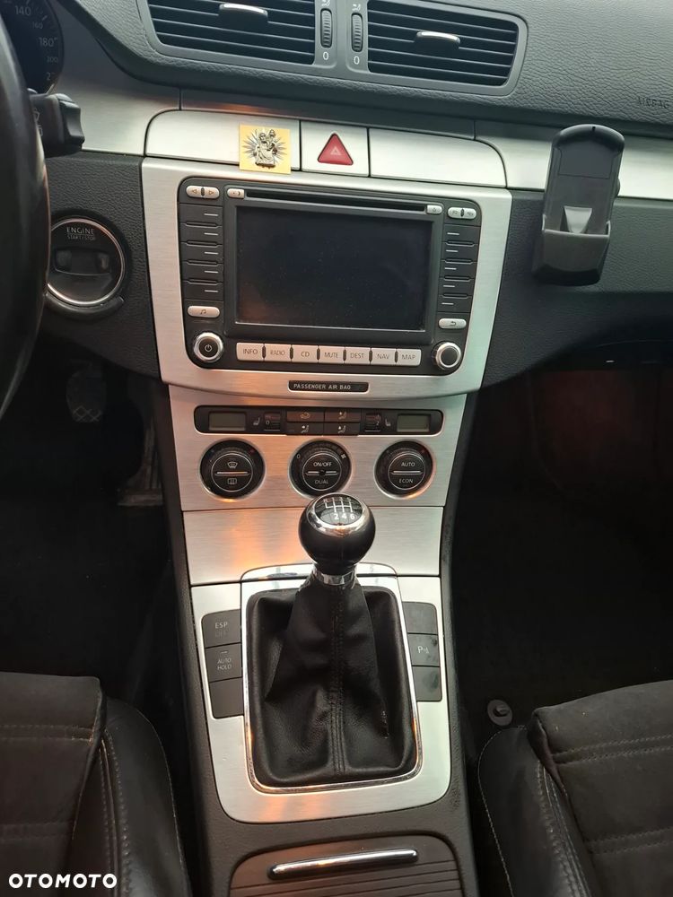 Volkswagen Passat Variant 2.0 TDI Individual - 9