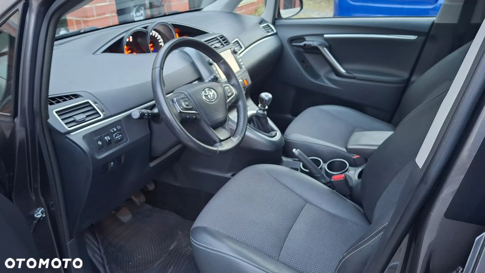 Toyota Verso 1.6 D-4D Prestige 7os EU6 - 26