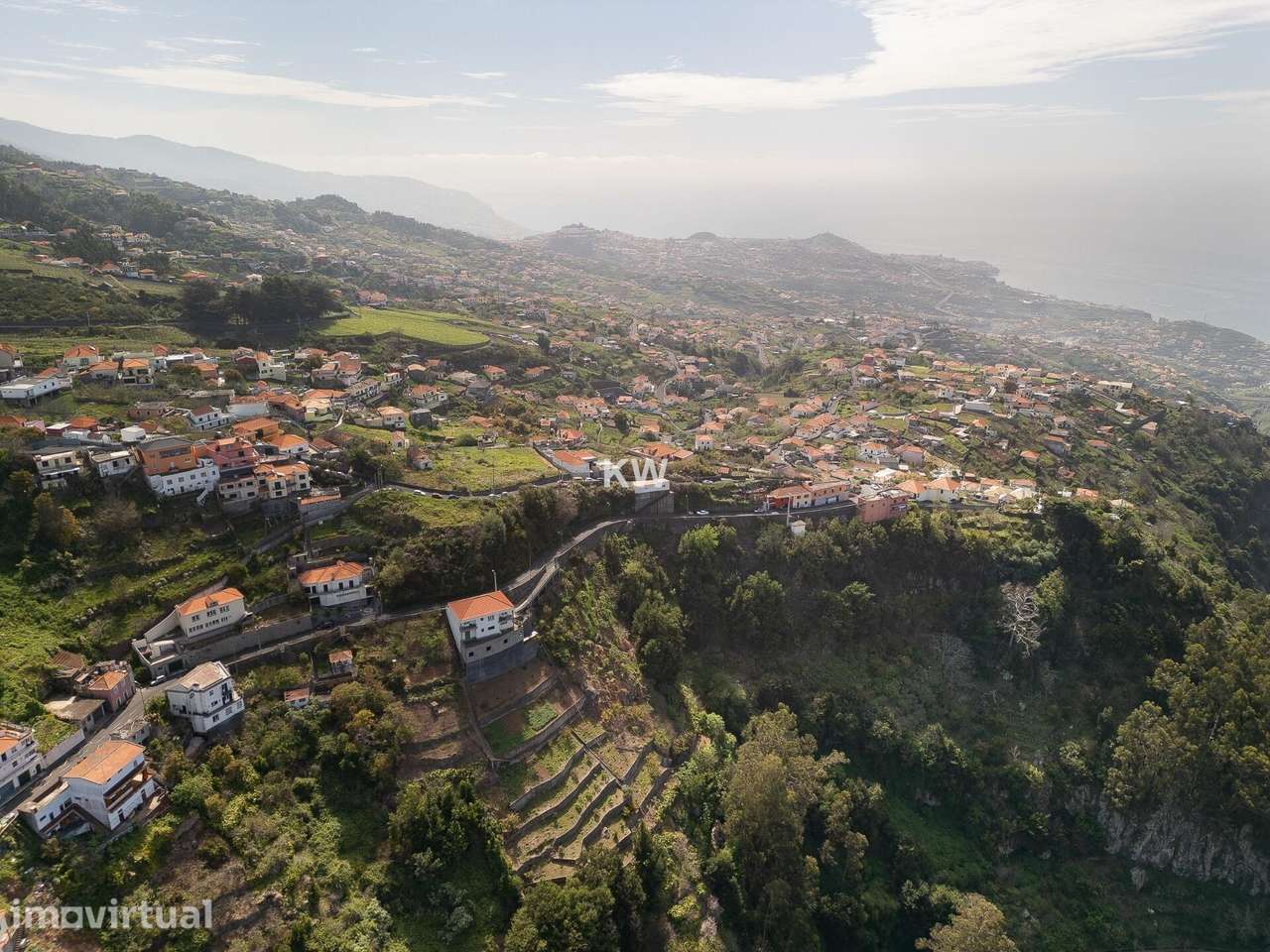 Prédio Isolado em Câmara de lobos - Grande imagem: 5/32