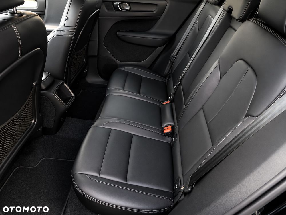 Volvo XC 40 T3 Momentum Pro - 36