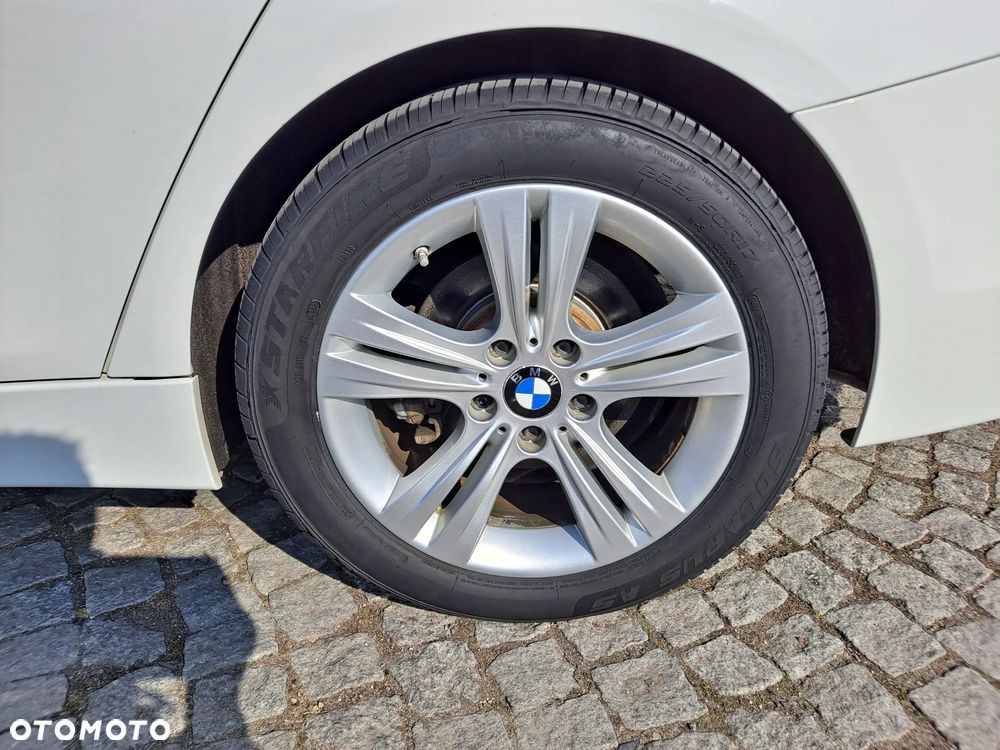 BMW Seria 3 328i xDrive Sport Line - 25