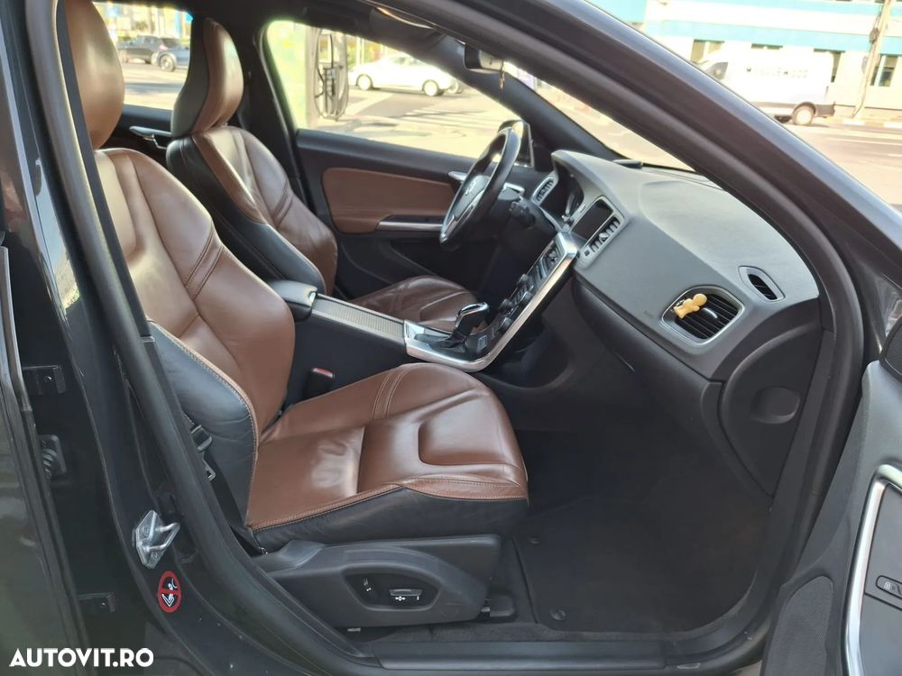 Volvo V60 D6 Plug-In-Hybrid AWD Geartronic Summum - 15