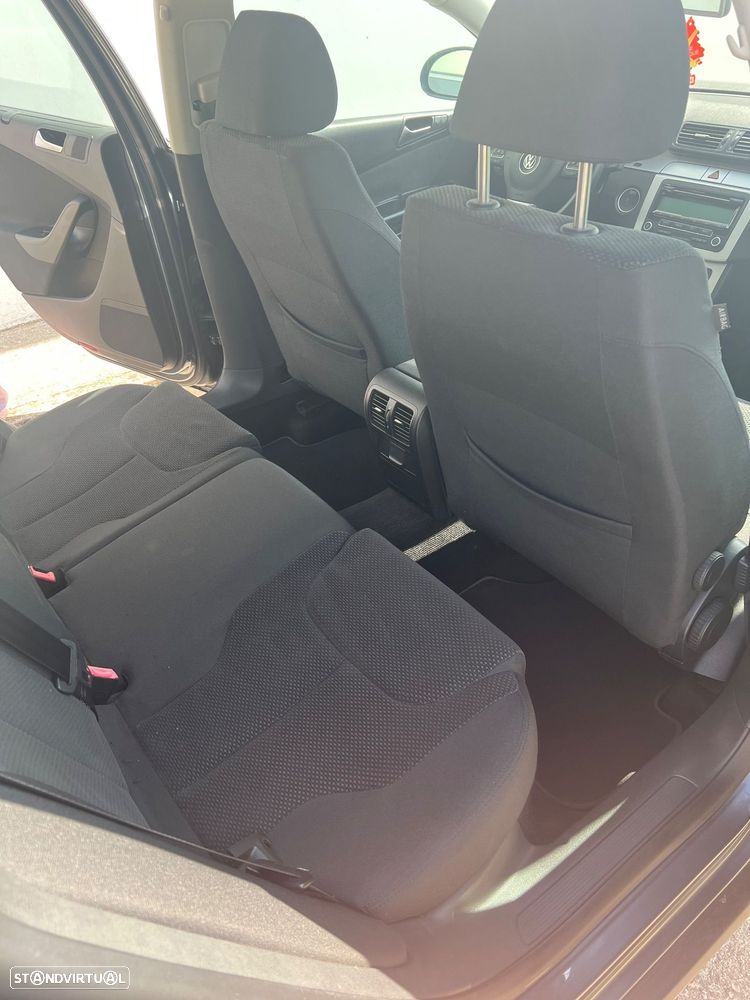 VW Passat Variant 2.0 TDI Edition Con.BM - 12