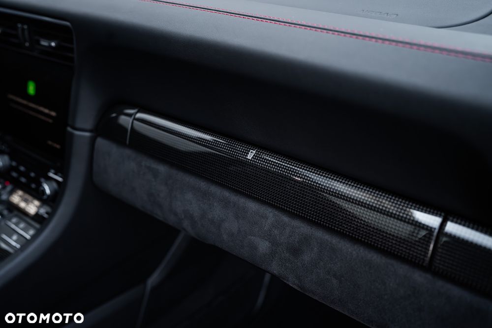 Porsche 911 Carrera 4 GTS PDK - 30