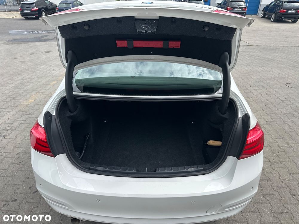 BMW Seria 3 318i GPF Advantage - 25