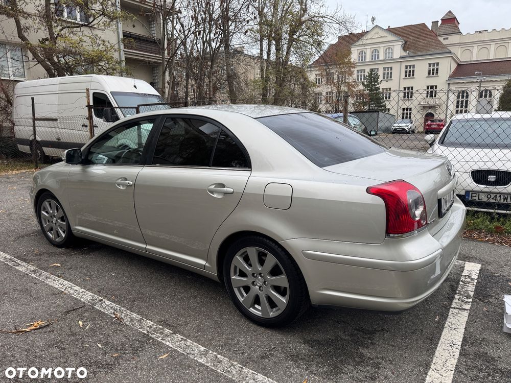 Toyota Avensis - 4