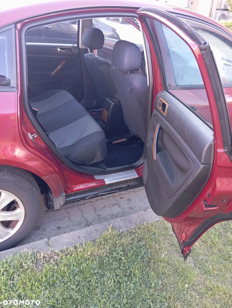 Volkswagen Passat 1.9 TDI Highline - 11
