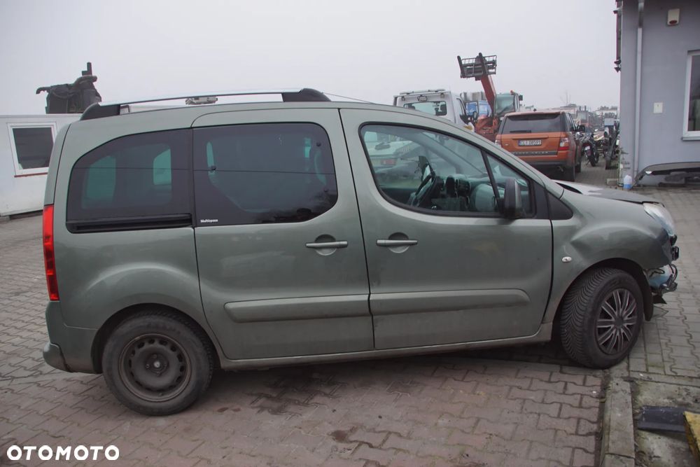 Auto na części - Citroen Berlingo II Multispace 1.6 VTI 120 KM 5F01 20DP56 KGP 2010R Silnik Skrzynia Drzwi Lusterko Zderzak Klapa Lampa Klamka Szyba Relingi Deska Kokpit Sterownik Moduł Czujnik Licznik Panel Wyświetlacz Kierownica - 8