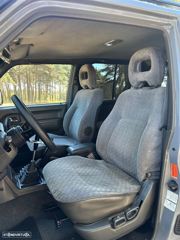 Mitsubishi Pajero 2.5 TDi GLX - 17