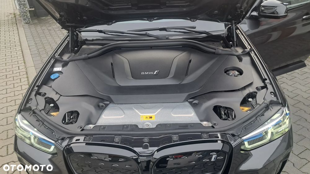 BMW iX3 - 17