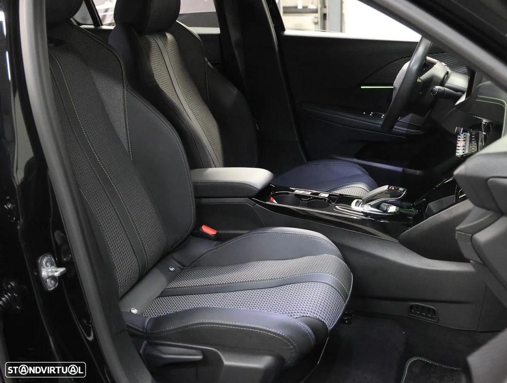 Peugeot e-208 GT - 38