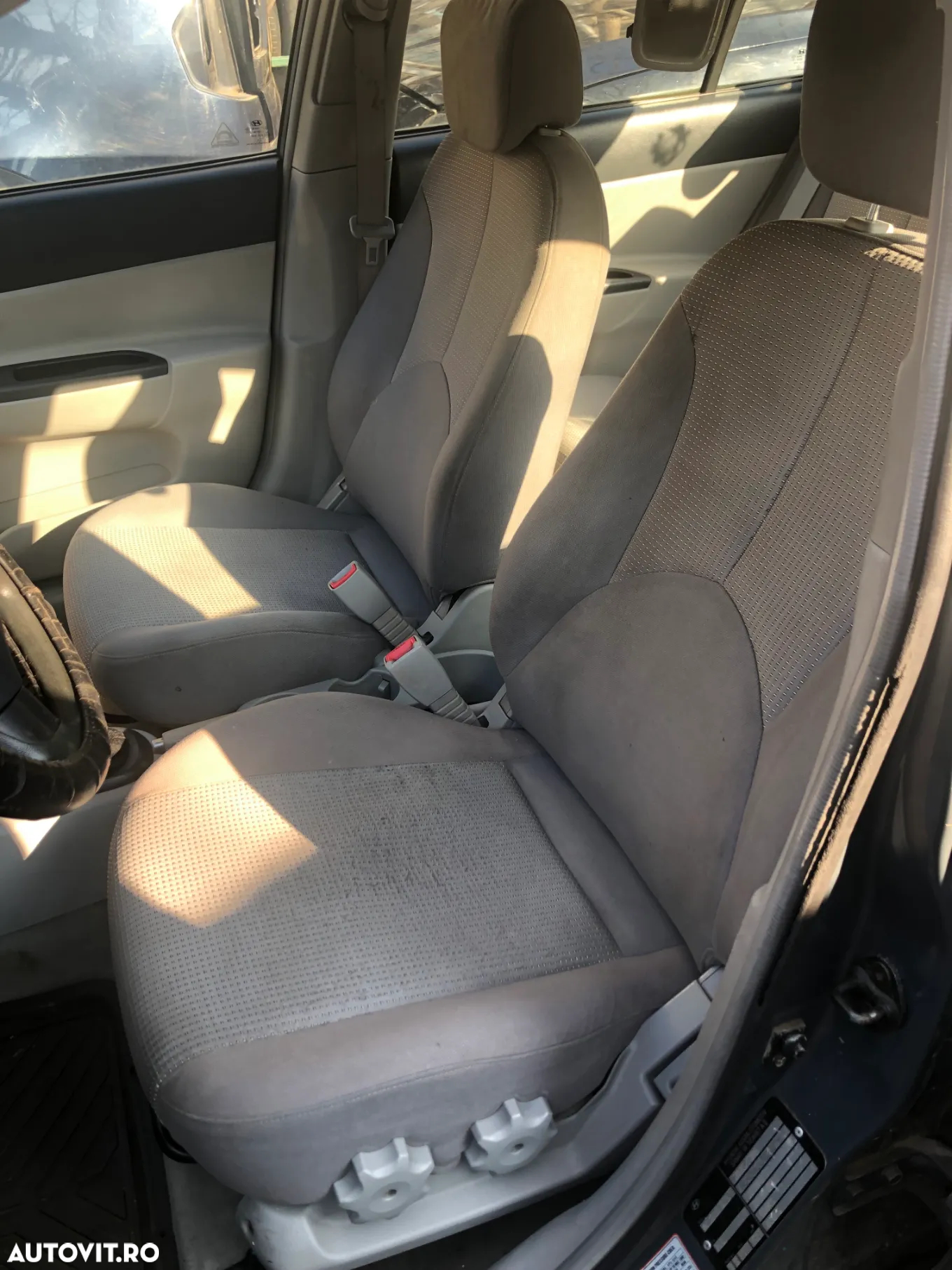 Dezmembrez Hyundai Accent 3 2007 gri 1,5 CRDI - 10