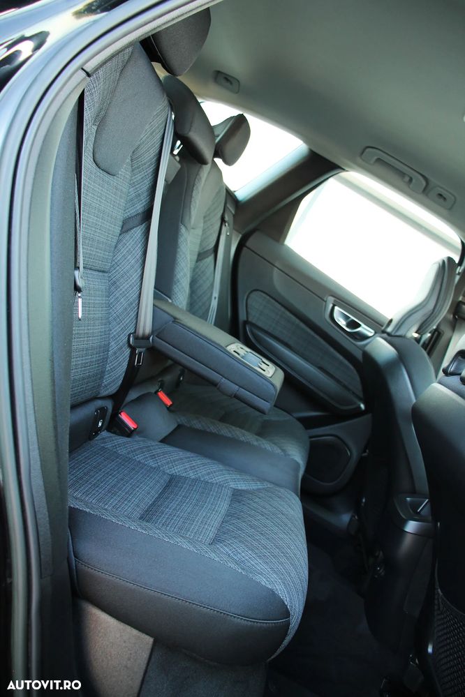 Volvo XC 60 B4 D AWD Geartronic Momentum - 9